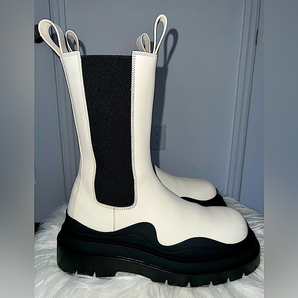 AUTHENTIC BOTTEGA VENETA BOOTS WHITE WITH BLACK RUBBER SOLE SIZE 39